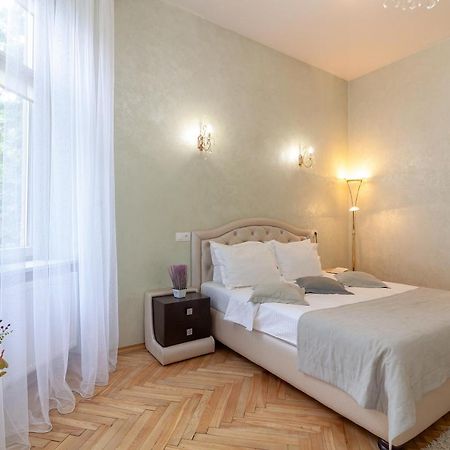 Alfa Apartments Levytskoho Lviv Buitenkant foto