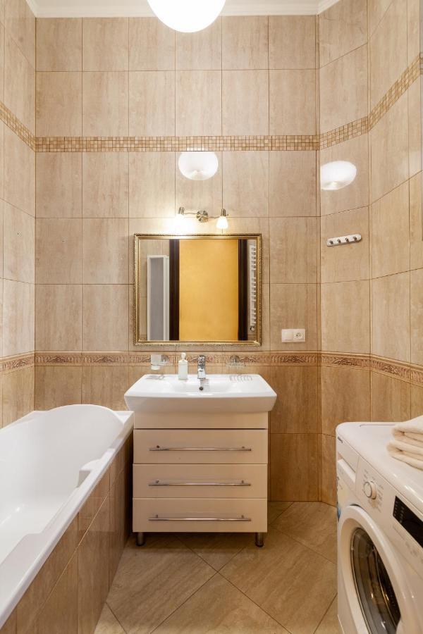 Alfa Apartments Levytskoho Lviv Buitenkant foto