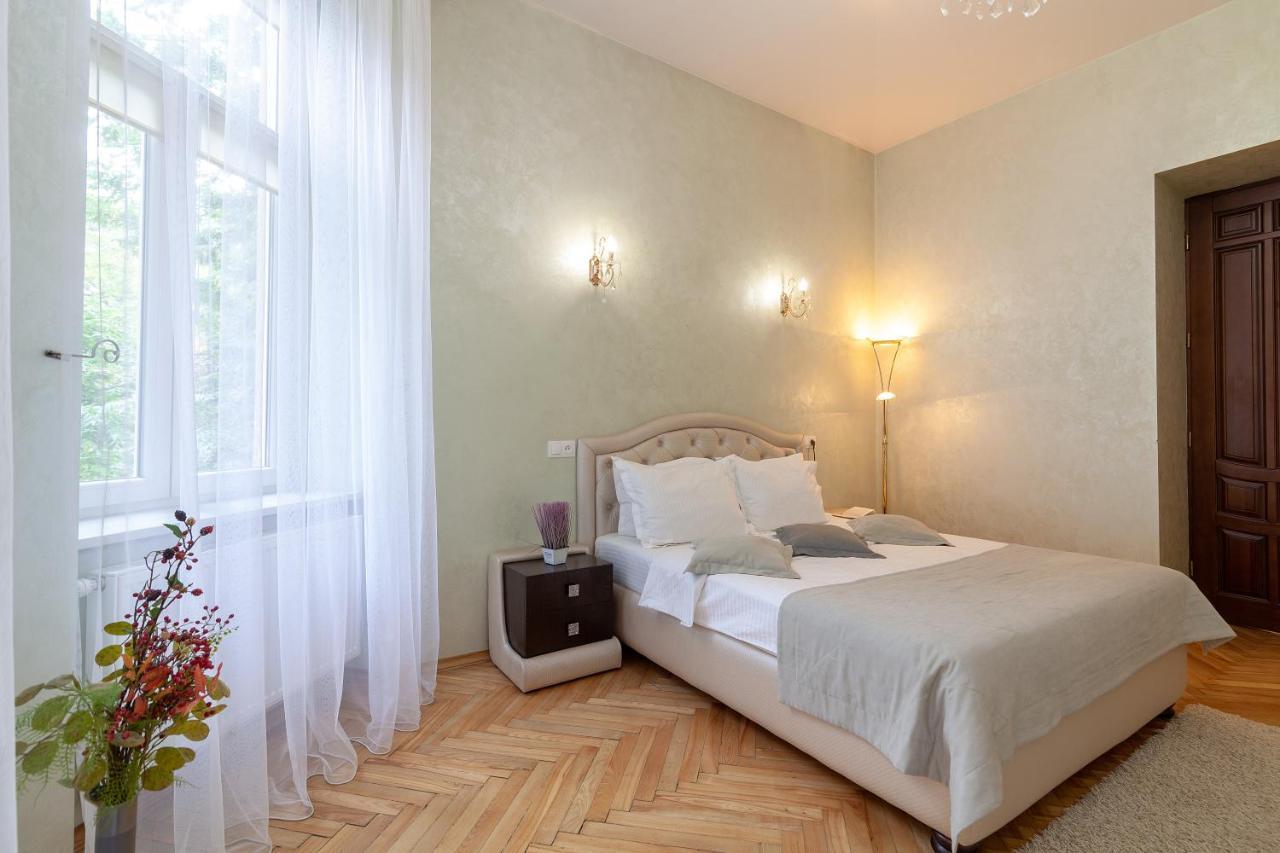 Alfa Apartments Levytskoho Lviv Buitenkant foto