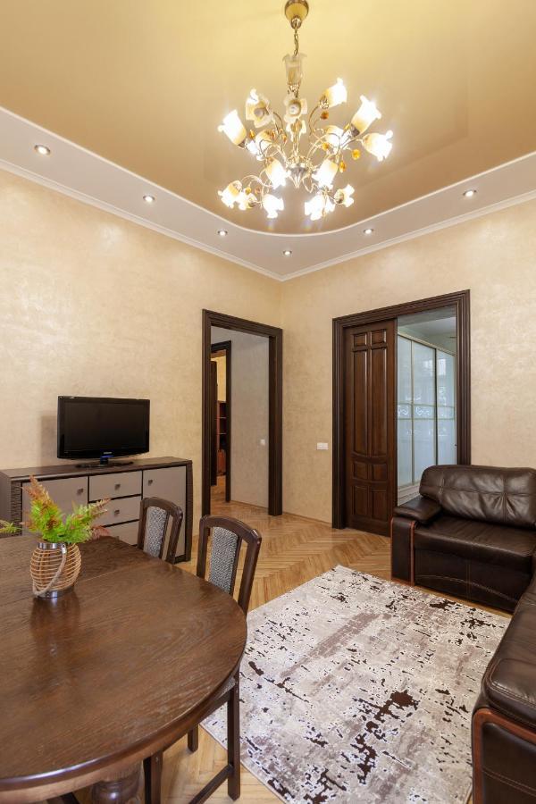 Alfa Apartments Levytskoho Lviv Buitenkant foto