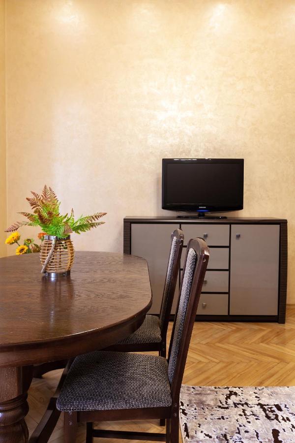 Alfa Apartments Levytskoho Lviv Buitenkant foto