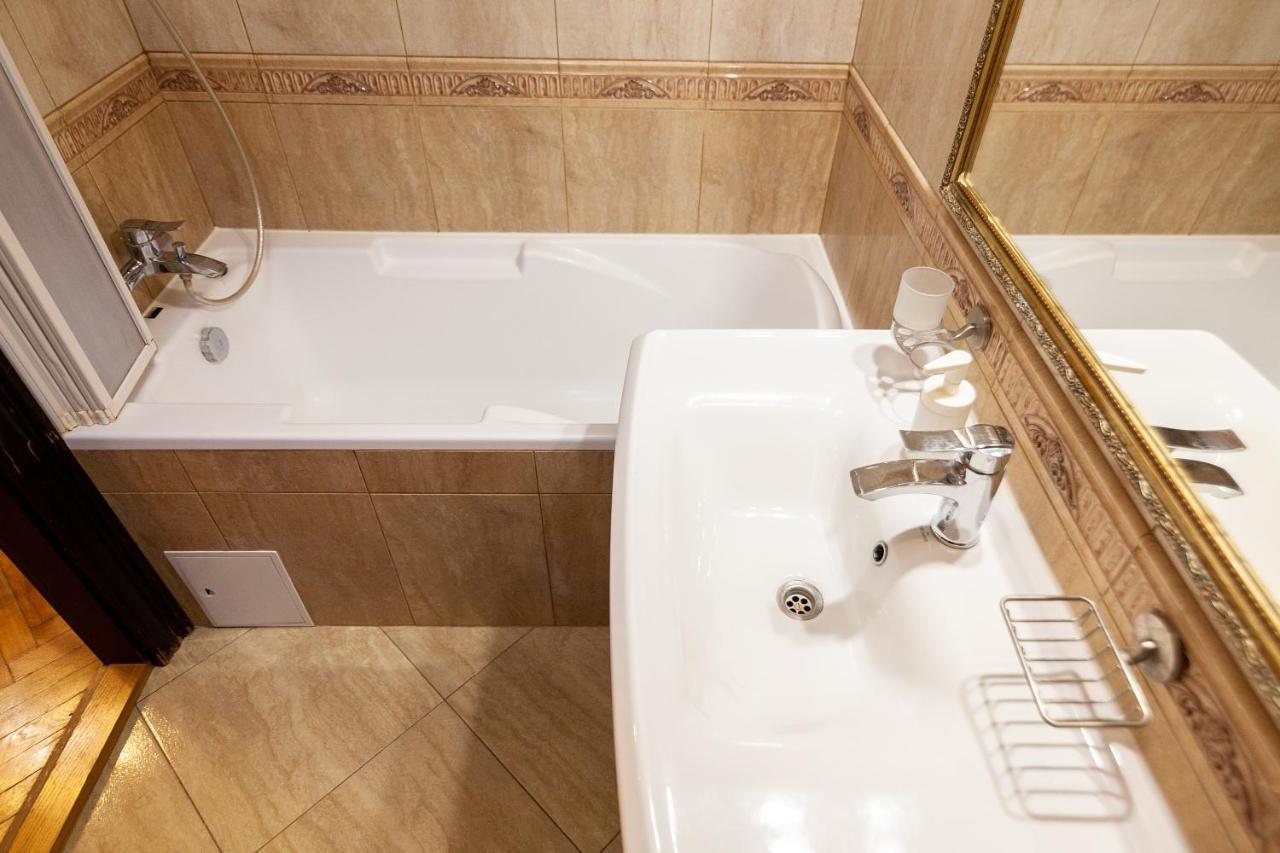 Alfa Apartments Levytskoho Lviv Buitenkant foto